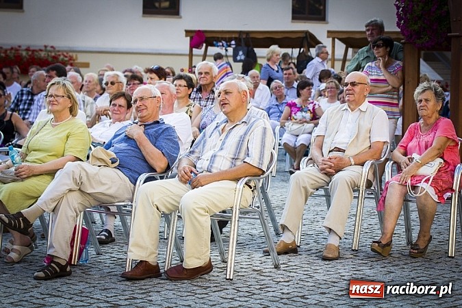 Zdjęcie w galerii na portalu naszraciborz.pl: W krainie uśmiechu - wyjątkowa gala operetkowa na zamkowym dziedzińcu wiadomości z regionu