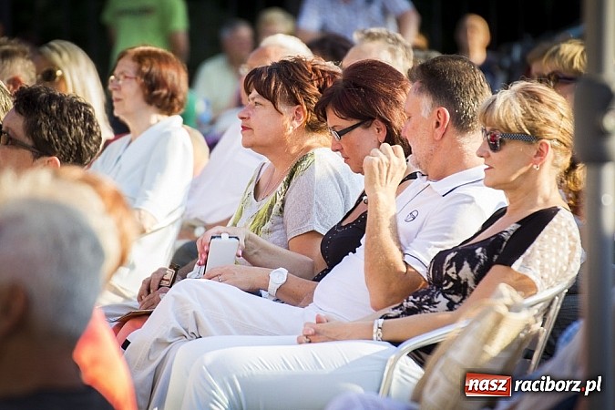 Zdjęcie w galerii na portalu naszraciborz.pl: W krainie uśmiechu - wyjątkowa gala operetkowa na zamkowym dziedzińcu wiadomości z regionu