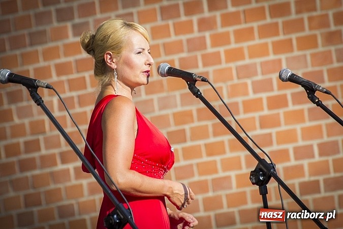 Zdjęcie w galerii na portalu naszraciborz.pl: W krainie uśmiechu - wyjątkowa gala operetkowa na zamkowym dziedzińcu wiadomości z regionu