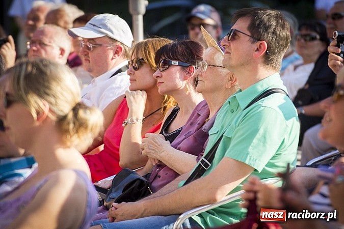 Zdjęcie w galerii na portalu naszraciborz.pl: W krainie uśmiechu - wyjątkowa gala operetkowa na zamkowym dziedzińcu wiadomości z regionu