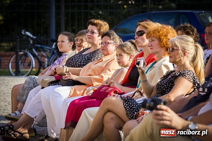 Zdjęcie w galerii na portalu naszraciborz.pl: W krainie uśmiechu - wyjątkowa gala operetkowa na zamkowym dziedzińcu wiadomości z regionu