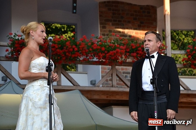 Zdjęcie w galerii na portalu naszraciborz.pl: W krainie uśmiechu - wyjątkowa gala operetkowa na zamkowym dziedzińcu wiadomości z regionu