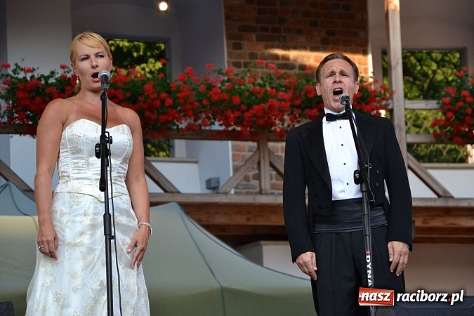 Zdjęcie w galerii na portalu naszraciborz.pl: W krainie uśmiechu - wyjątkowa gala operetkowa na zamkowym dziedzińcu wiadomości z regionu