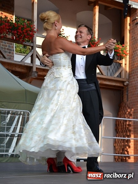 Zdjęcie w galerii na portalu naszraciborz.pl: W krainie uśmiechu - wyjątkowa gala operetkowa na zamkowym dziedzińcu wiadomości z regionu