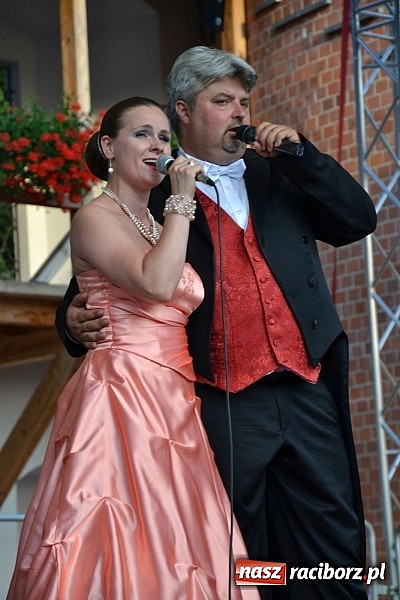 Zdjęcie w galerii na portalu naszraciborz.pl: W krainie uśmiechu - wyjątkowa gala operetkowa na zamkowym dziedzińcu wiadomości z regionu