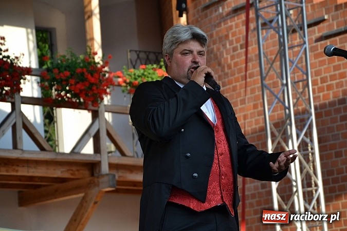 Zdjęcie w galerii na portalu naszraciborz.pl: W krainie uśmiechu - wyjątkowa gala operetkowa na zamkowym dziedzińcu wiadomości z regionu