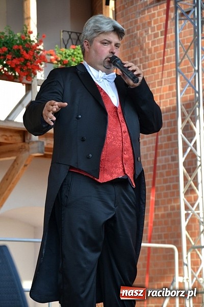 Zdjęcie w galerii na portalu naszraciborz.pl: W krainie uśmiechu - wyjątkowa gala operetkowa na zamkowym dziedzińcu wiadomości z regionu