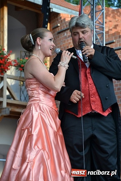 Zdjęcie w galerii na portalu naszraciborz.pl: W krainie uśmiechu - wyjątkowa gala operetkowa na zamkowym dziedzińcu wiadomości z regionu