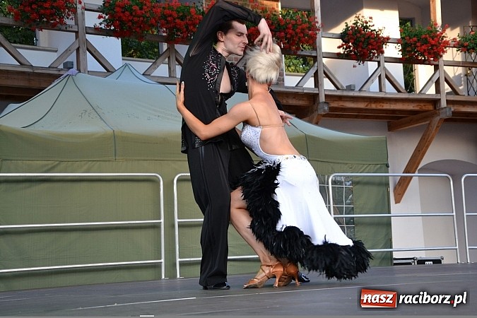 Zdjęcie w galerii na portalu naszraciborz.pl: W krainie uśmiechu - wyjątkowa gala operetkowa na zamkowym dziedzińcu wiadomości z regionu