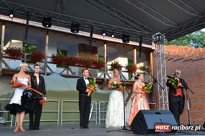 Zdjęcie w galerii na portalu naszraciborz.pl: W krainie uśmiechu - wyjątkowa gala operetkowa na zamkowym dziedzińcu wiadomości z regionu