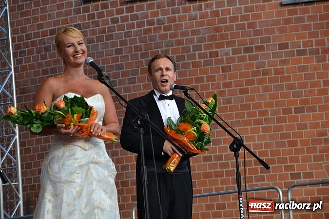 Zdjęcie w galerii na portalu naszraciborz.pl: W krainie uśmiechu - wyjątkowa gala operetkowa na zamkowym dziedzińcu wiadomości z regionu