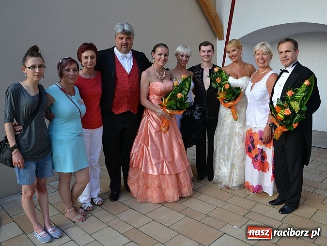 Zdjęcie w galerii na portalu naszraciborz.pl: W krainie uśmiechu - wyjątkowa gala operetkowa na zamkowym dziedzińcu wiadomości z regionu