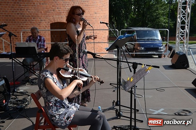 Zdjęcie w galerii na portalu naszraciborz.pl: W krainie uśmiechu - wyjątkowa gala operetkowa na zamkowym dziedzińcu wiadomości z regionu