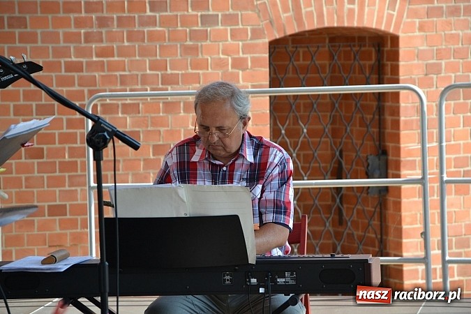 Zdjęcie w galerii na portalu naszraciborz.pl: W krainie uśmiechu - wyjątkowa gala operetkowa na zamkowym dziedzińcu wiadomości z regionu