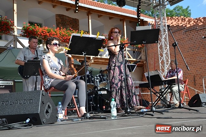 Zdjęcie w galerii na portalu naszraciborz.pl: W krainie uśmiechu - wyjątkowa gala operetkowa na zamkowym dziedzińcu wiadomości z regionu