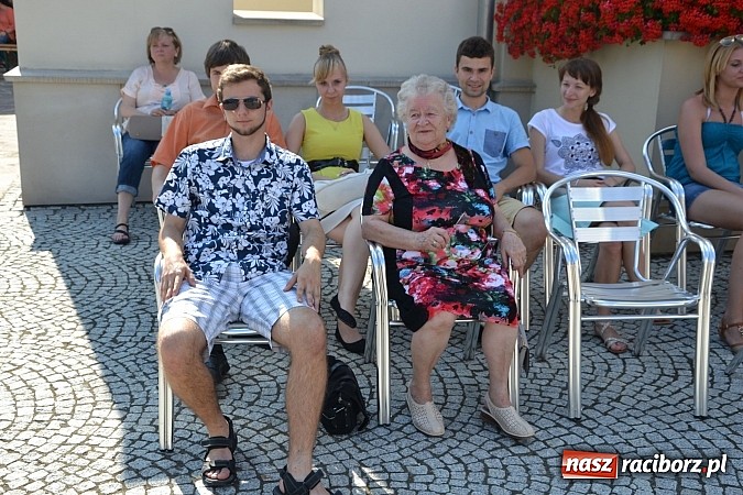 Zdjęcie w galerii na portalu naszraciborz.pl: W krainie uśmiechu - wyjątkowa gala operetkowa na zamkowym dziedzińcu wiadomości z regionu