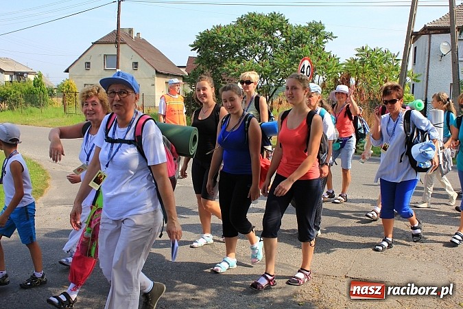 Zdjęcie w galerii na portalu naszraciborz.pl: 224 osoby pielgrzymują z Lubomi do Częstochowy. Liczna grupa z Kobyli wiadomości z regionu