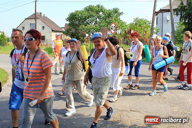 Zdjęcie w galerii na portalu naszraciborz.pl: 224 osoby pielgrzymują z Lubomi do Częstochowy. Liczna grupa z Kobyli wiadomości z regionu