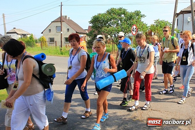 Zdjęcie w galerii na portalu naszraciborz.pl: 224 osoby pielgrzymują z Lubomi do Częstochowy. Liczna grupa z Kobyli wiadomości z regionu