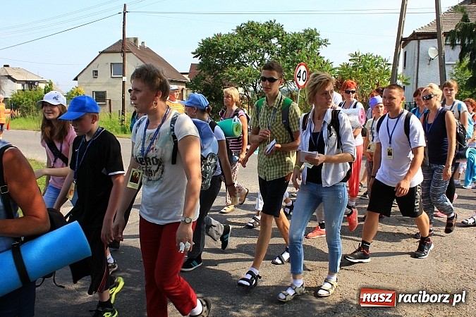 Zdjęcie w galerii na portalu naszraciborz.pl: 224 osoby pielgrzymują z Lubomi do Częstochowy. Liczna grupa z Kobyli wiadomości z regionu