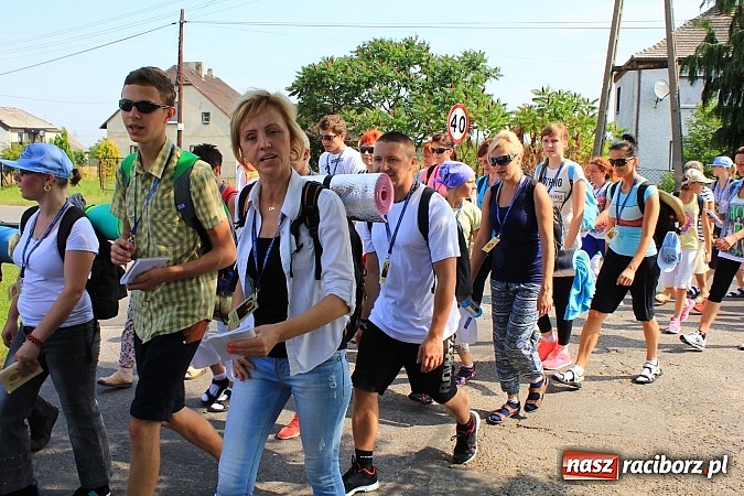 Zdjęcie w galerii na portalu naszraciborz.pl: 224 osoby pielgrzymują z Lubomi do Częstochowy. Liczna grupa z Kobyli wiadomości z regionu