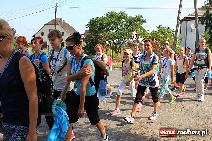 Zdjęcie w galerii na portalu naszraciborz.pl: 224 osoby pielgrzymują z Lubomi do Częstochowy. Liczna grupa z Kobyli wiadomości z regionu