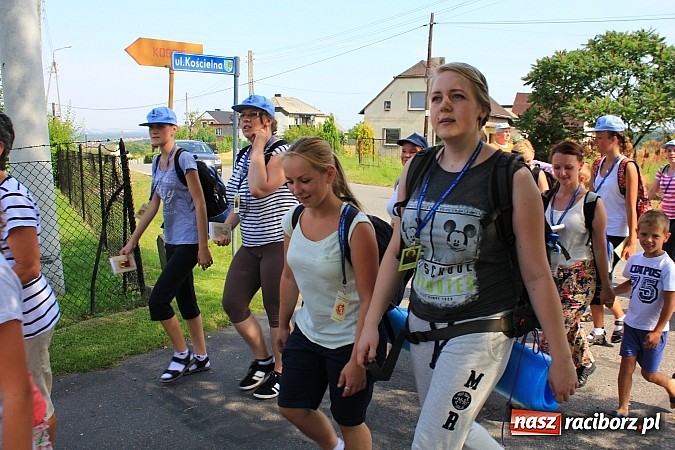 Zdjęcie w galerii na portalu naszraciborz.pl: 224 osoby pielgrzymują z Lubomi do Częstochowy. Liczna grupa z Kobyli wiadomości z regionu