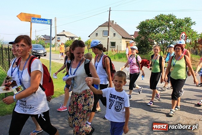 Zdjęcie w galerii na portalu naszraciborz.pl: 224 osoby pielgrzymują z Lubomi do Częstochowy. Liczna grupa z Kobyli wiadomości z regionu