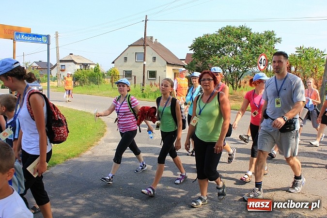 Zdjęcie w galerii na portalu naszraciborz.pl: 224 osoby pielgrzymują z Lubomi do Częstochowy. Liczna grupa z Kobyli wiadomości z regionu