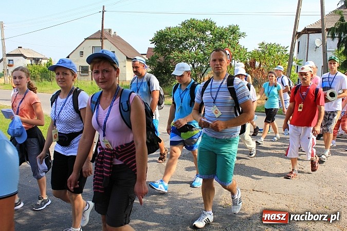Zdjęcie w galerii na portalu naszraciborz.pl: 224 osoby pielgrzymują z Lubomi do Częstochowy. Liczna grupa z Kobyli wiadomości z regionu