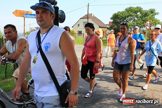 Zdjęcie w galerii na portalu naszraciborz.pl: 224 osoby pielgrzymują z Lubomi do Częstochowy. Liczna grupa z Kobyli wiadomości z regionu