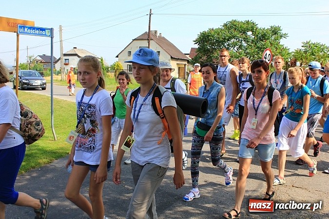 Zdjęcie w galerii na portalu naszraciborz.pl: 224 osoby pielgrzymują z Lubomi do Częstochowy. Liczna grupa z Kobyli wiadomości z regionu
