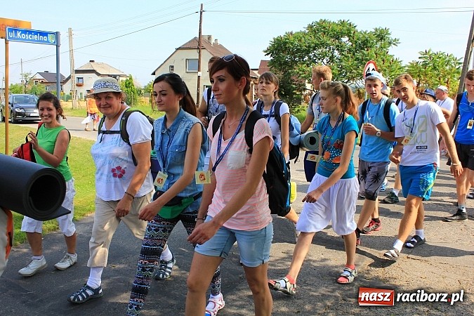 Zdjęcie w galerii na portalu naszraciborz.pl: 224 osoby pielgrzymują z Lubomi do Częstochowy. Liczna grupa z Kobyli wiadomości z regionu