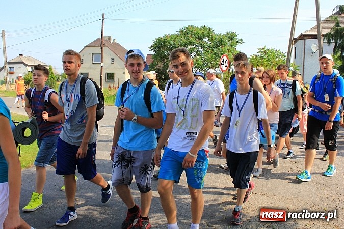 Zdjęcie w galerii na portalu naszraciborz.pl: 224 osoby pielgrzymują z Lubomi do Częstochowy. Liczna grupa z Kobyli wiadomości z regionu