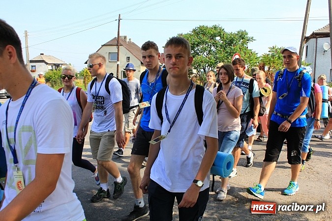 Zdjęcie w galerii na portalu naszraciborz.pl: 224 osoby pielgrzymują z Lubomi do Częstochowy. Liczna grupa z Kobyli wiadomości z regionu