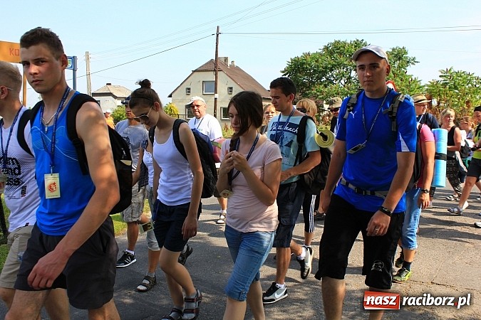 Zdjęcie w galerii na portalu naszraciborz.pl: 224 osoby pielgrzymują z Lubomi do Częstochowy. Liczna grupa z Kobyli wiadomości z regionu