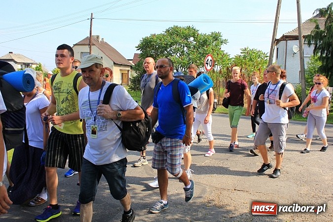 Zdjęcie w galerii na portalu naszraciborz.pl: 224 osoby pielgrzymują z Lubomi do Częstochowy. Liczna grupa z Kobyli wiadomości z regionu