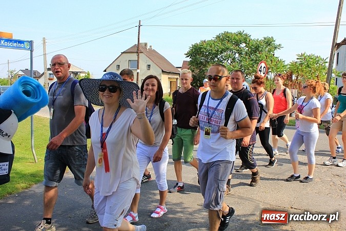 Zdjęcie w galerii na portalu naszraciborz.pl: 224 osoby pielgrzymują z Lubomi do Częstochowy. Liczna grupa z Kobyli wiadomości z regionu