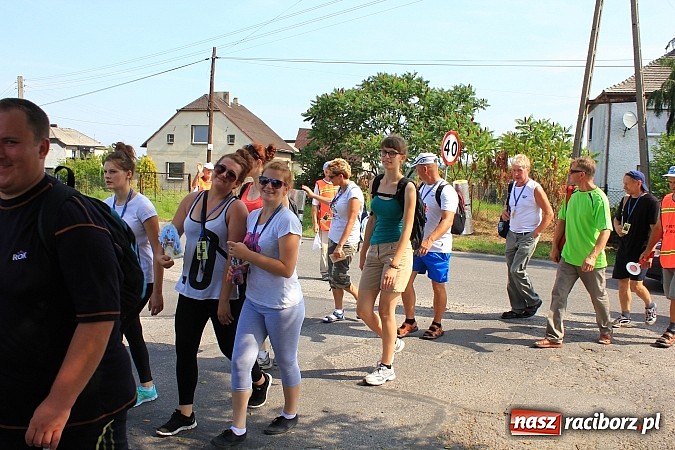 Zdjęcie w galerii na portalu naszraciborz.pl: 224 osoby pielgrzymują z Lubomi do Częstochowy. Liczna grupa z Kobyli wiadomości z regionu