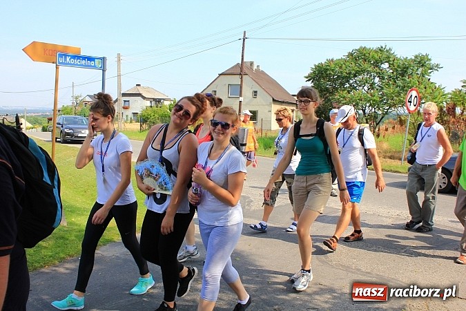 Zdjęcie w galerii na portalu naszraciborz.pl: 224 osoby pielgrzymują z Lubomi do Częstochowy. Liczna grupa z Kobyli wiadomości z regionu