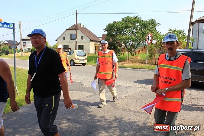 Zdjęcie w galerii na portalu naszraciborz.pl: 224 osoby pielgrzymują z Lubomi do Częstochowy. Liczna grupa z Kobyli wiadomości z regionu