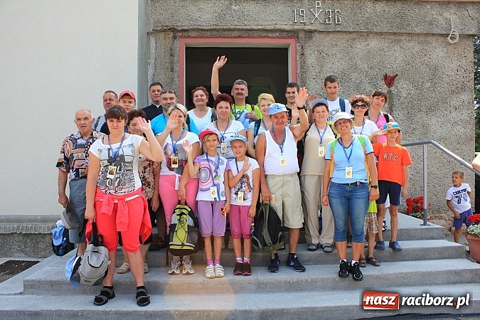 Zdjęcie w galerii na portalu naszraciborz.pl: 224 osoby pielgrzymują z Lubomi do Częstochowy. Liczna grupa z Kobyli wiadomości z regionu