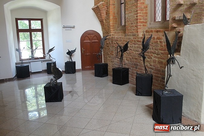 Zdjęcie w galerii na portalu naszraciborz.pl: Zamkowe wnętrza przyjazne sztuce. Metaloplastyka Jarosław Chyca  wiadomości z regionu