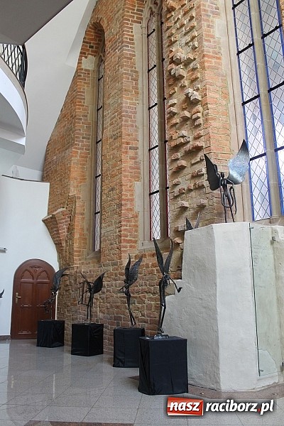 Zdjęcie w galerii na portalu naszraciborz.pl: Zamkowe wnętrza przyjazne sztuce. Metaloplastyka Jarosław Chyca  wiadomości z regionu