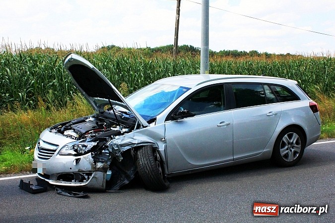 Zdjęcie w galerii na portalu naszraciborz.pl: Wypadek na Gliwickiej. Jedna osoba w szpitalu! wiadomości z regionu
