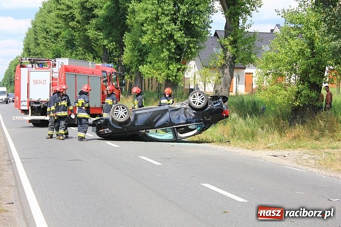 Zdjęcie w galerii na portalu naszraciborz.pl: Wypadek na Gliwickiej. Jedna osoba w szpitalu! wiadomości z regionu
