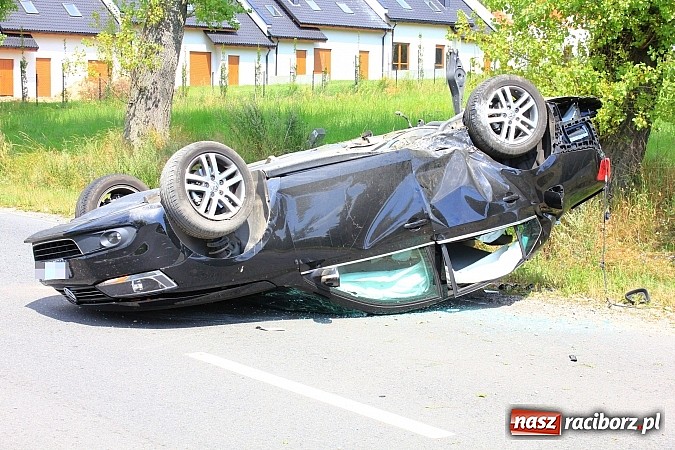 Zdjęcie w galerii na portalu naszraciborz.pl: Wypadek na Gliwickiej. Jedna osoba w szpitalu! wiadomości z regionu