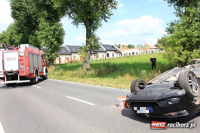 Zdjęcie w galerii na portalu naszraciborz.pl: Wypadek na Gliwickiej. Jedna osoba w szpitalu! wiadomości z regionu