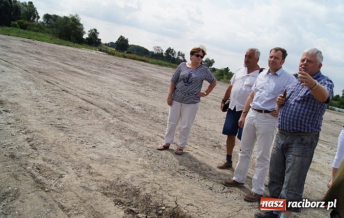 Zdjęcie w galerii na portalu naszraciborz.pl: Pas startowy i tor saneczkarski, czyli pomysł na rekultywację pożwirową w gminie Nędza wiadomości z regionu