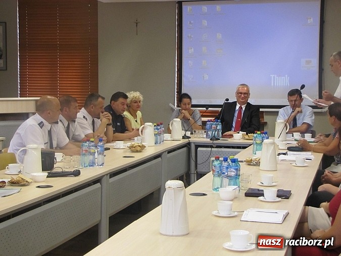 Zdjęcie w galerii na portalu naszraciborz.pl: Służby i OPS-y przeciwko przemocy w rodzinie  wiadomości z regionu